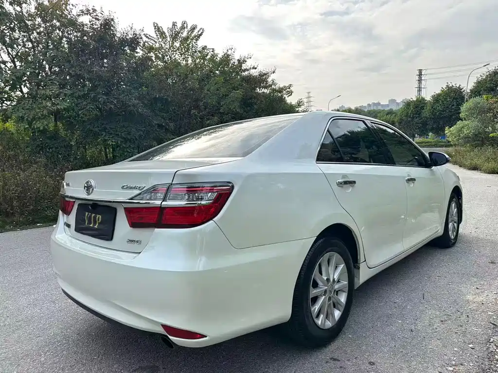 Toyota Camry 2017 — фото 6