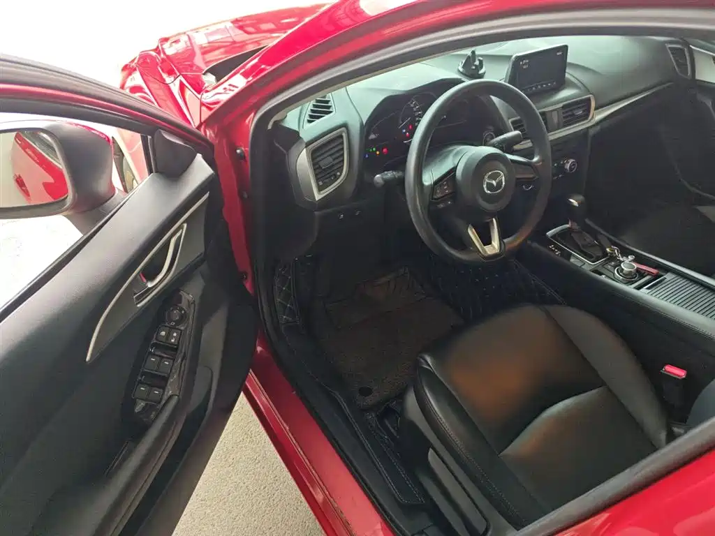 Mazda 3 Axela 2018 — фото 12
