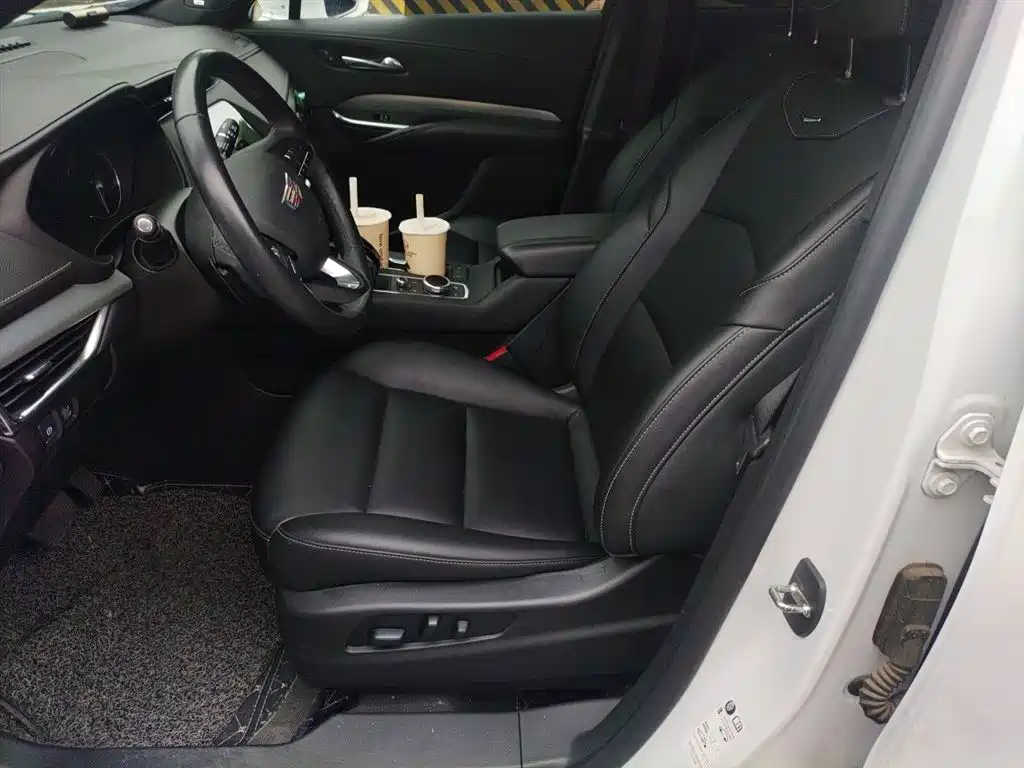 Cadillac XT4 2022 — фото 16