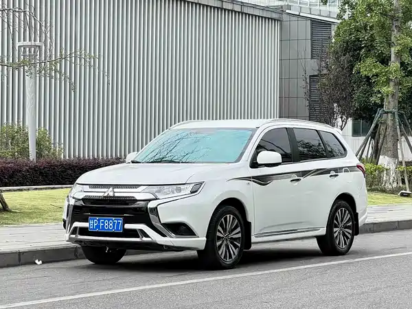 Mitsubishi Outlander 2021