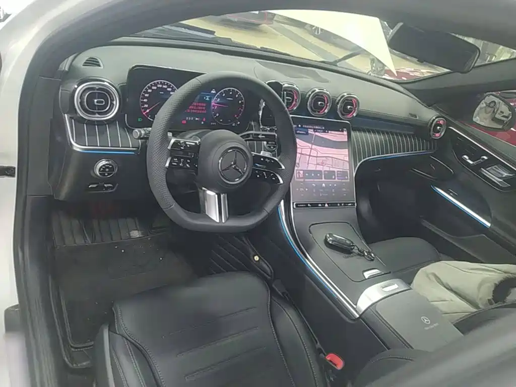 Mercedes-Benz C-Class 2025 — фото 10