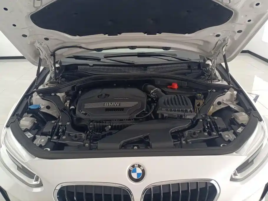 BMW 1 Series 2022 — фото 10