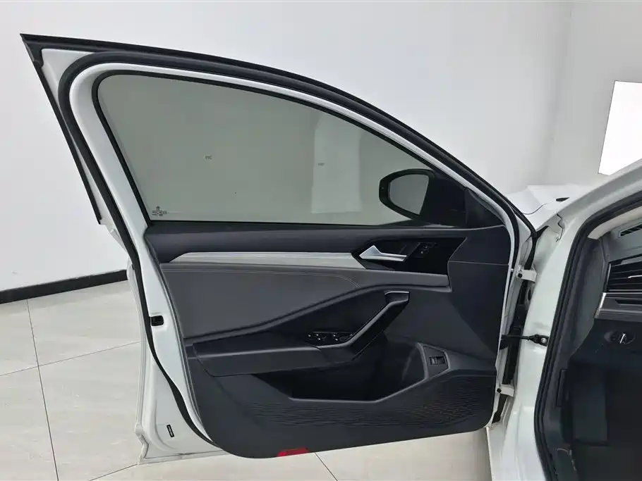 Volkswagen Sagitar 2020