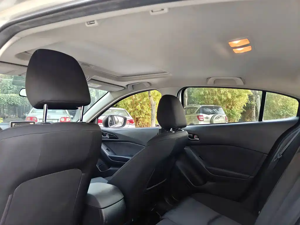 Mazda 3 Axela 2016 — фото 12