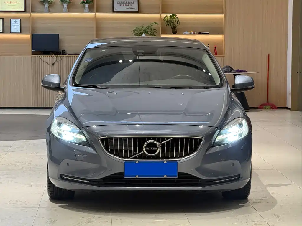 Volvo V40 2017 — фото 2