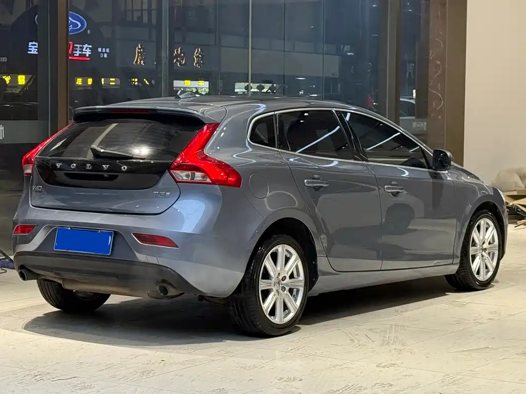 Volvo V40 2017 — фото 4