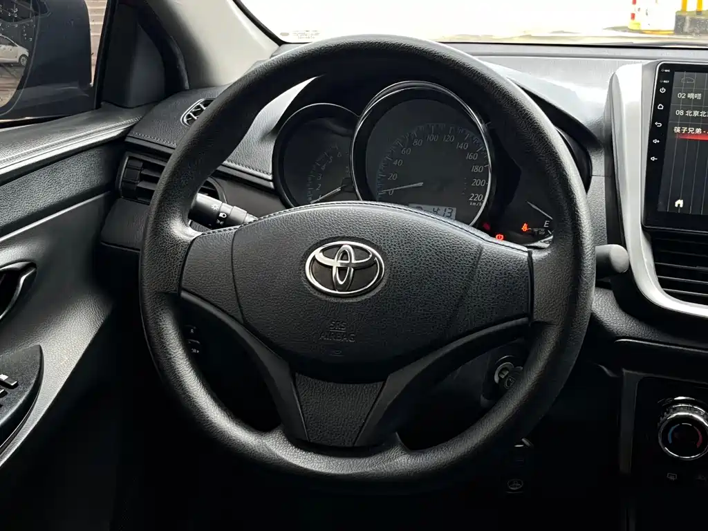 Toyota Yaris L 2019 — фото 11