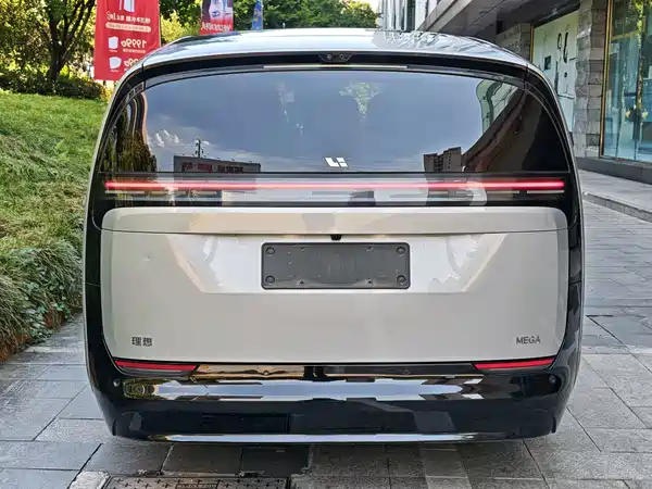 Li Auto MEGA 2024