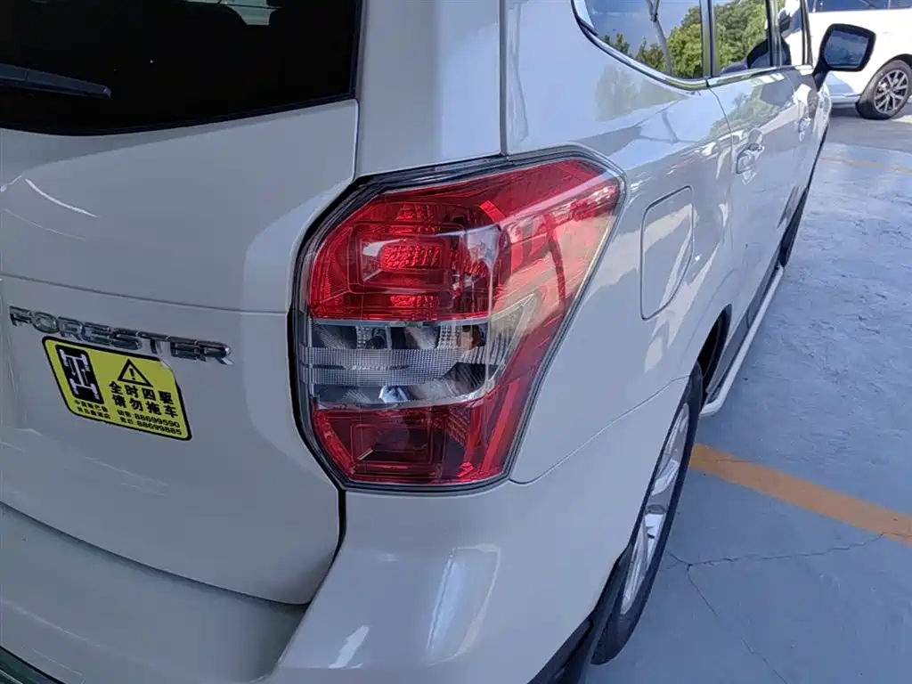 Subaru Forester 2015 — фото 8