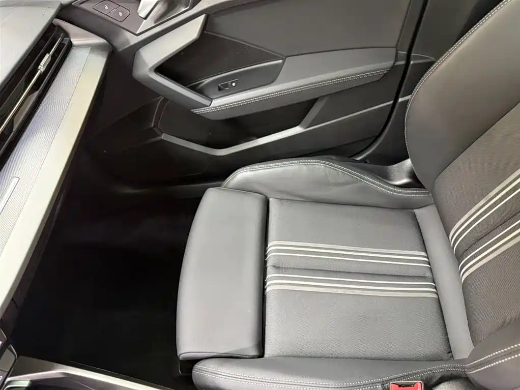 Audi A3 2023 — фото 13