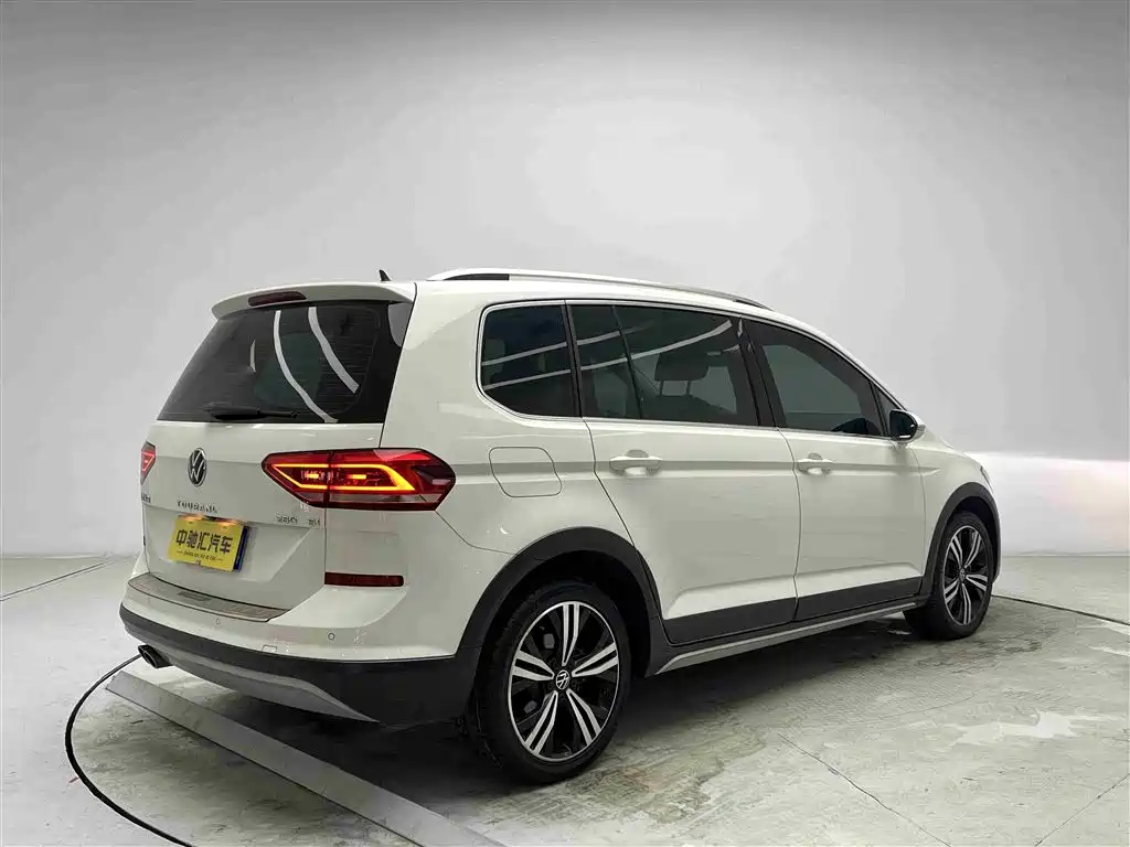 Volkswagen Touran 2021 — фото 18