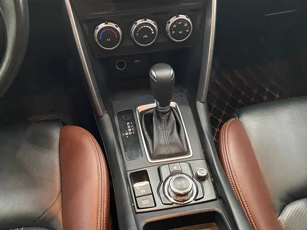 Mazda CX-4 2016 — фото 11