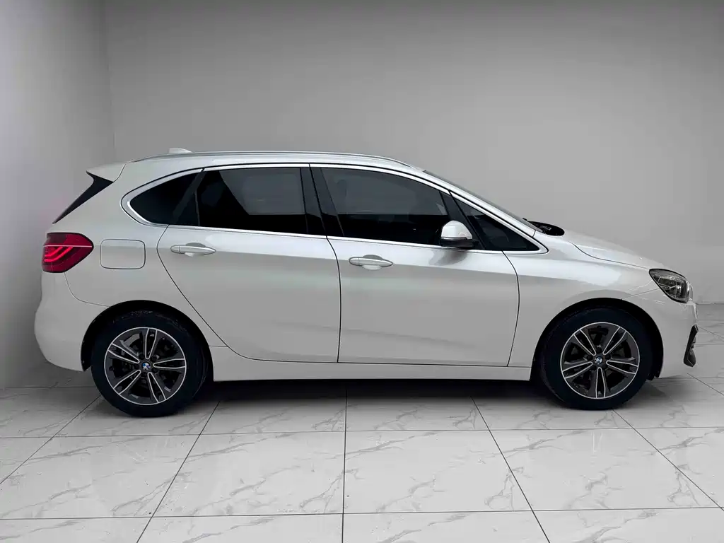 BMW 2 Series Station Wagon 2019 — фото 16