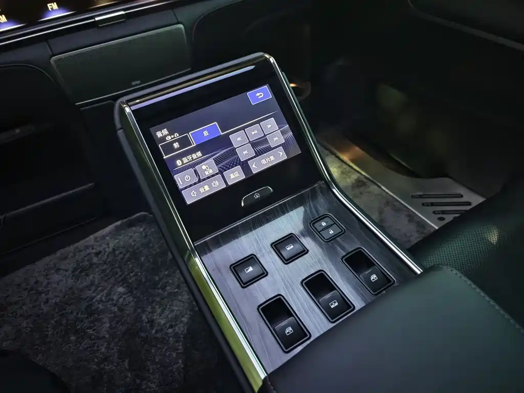 Lexus LM 2021 — фото 17