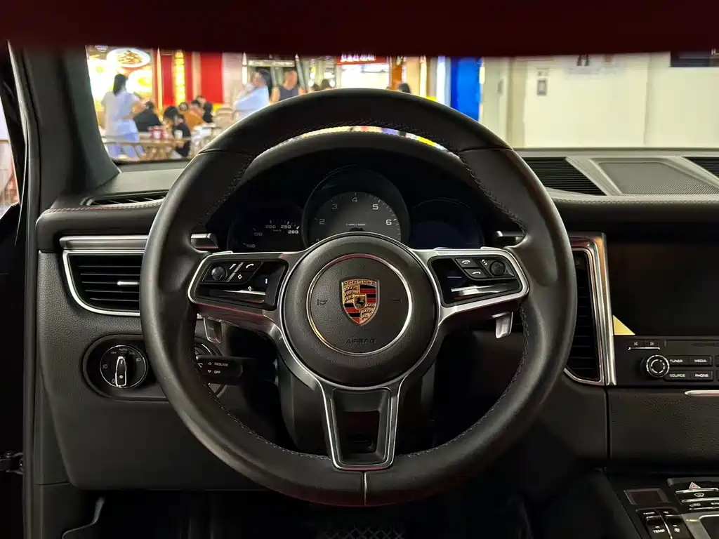 Porsche Macan 2018 — фото 16