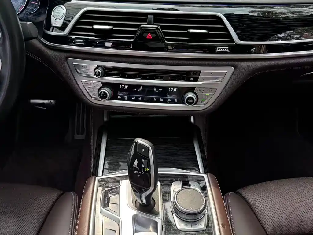 BMW 7 Series 2019 — фото 12