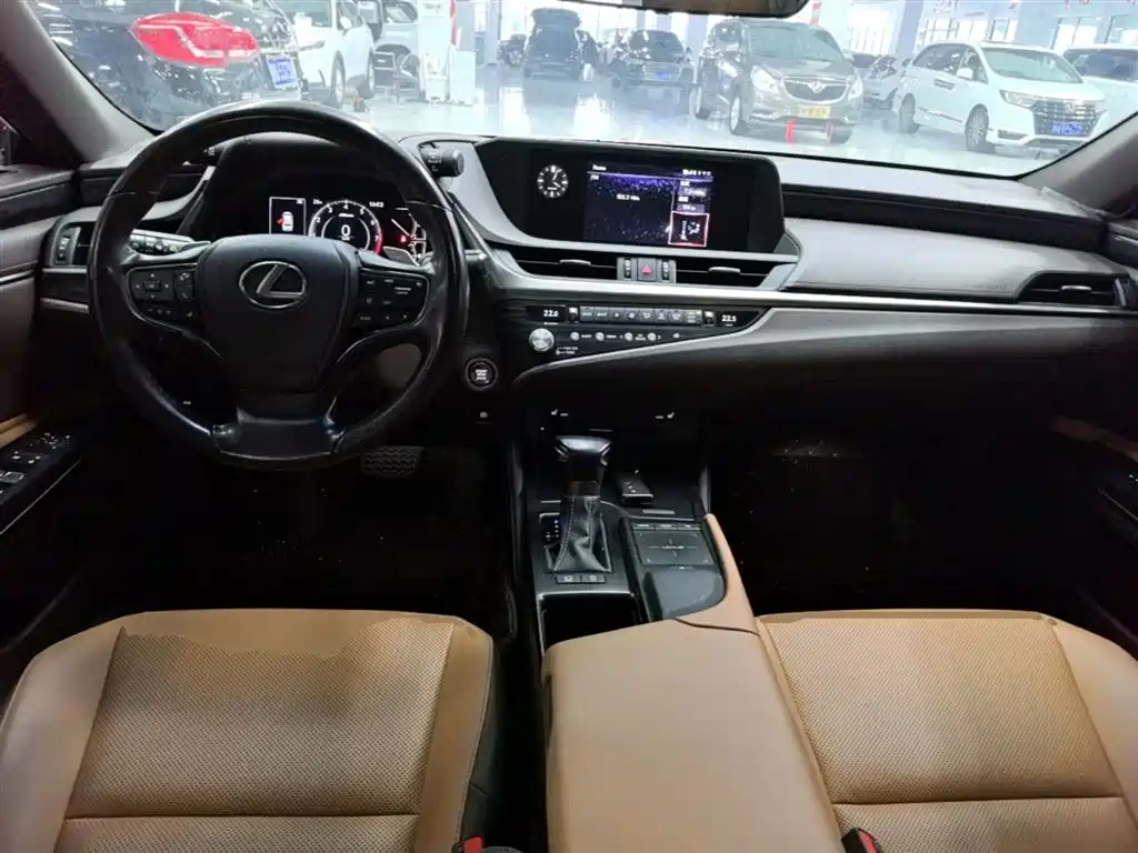 Lexus ES 2021 — фото 10