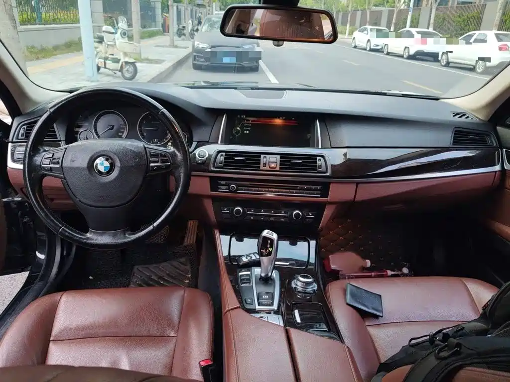 BMW 5 Series 2015 — фото 13