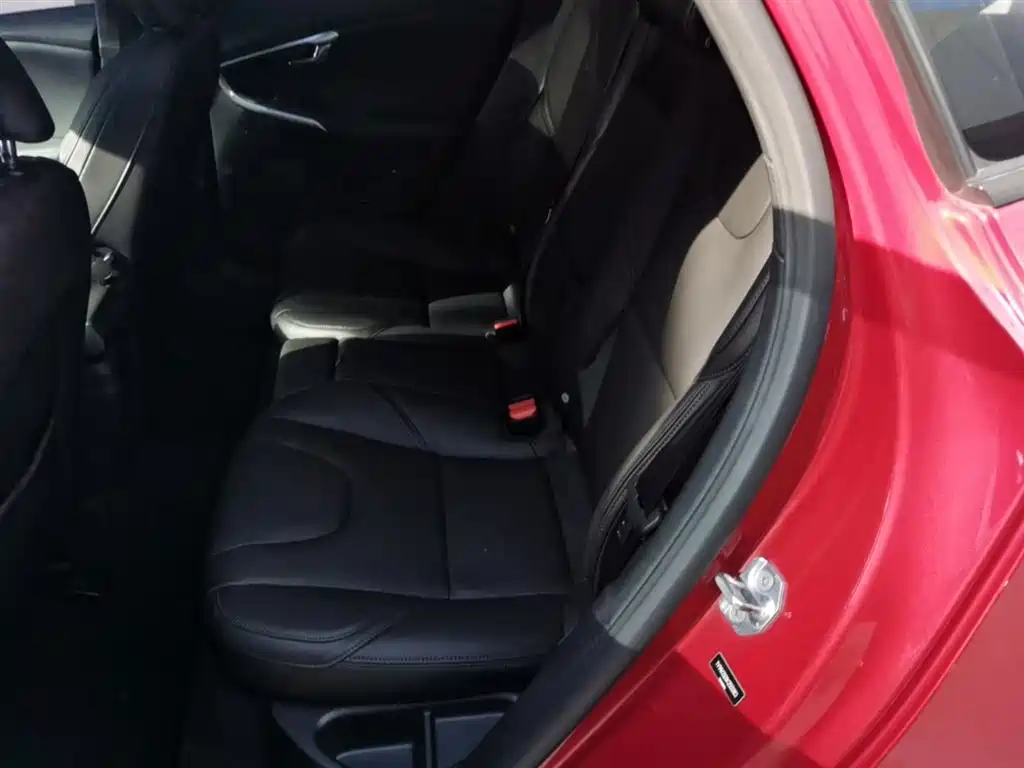 Volvo V40 2019 — фото 17