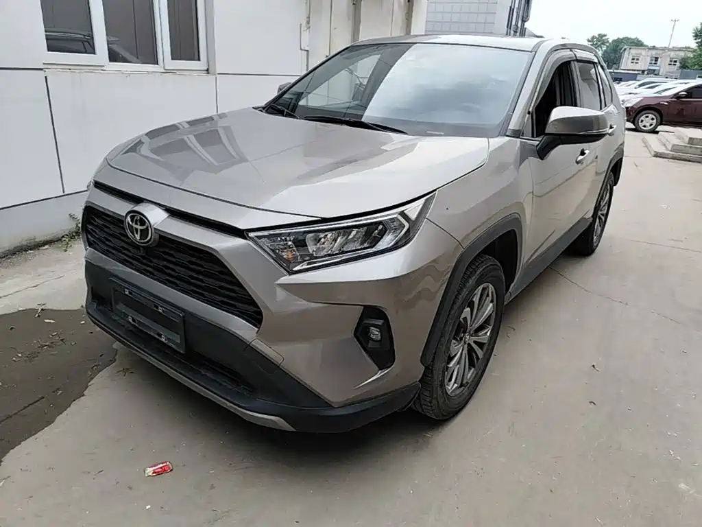 Toyota RAV4 2024 — фото 1