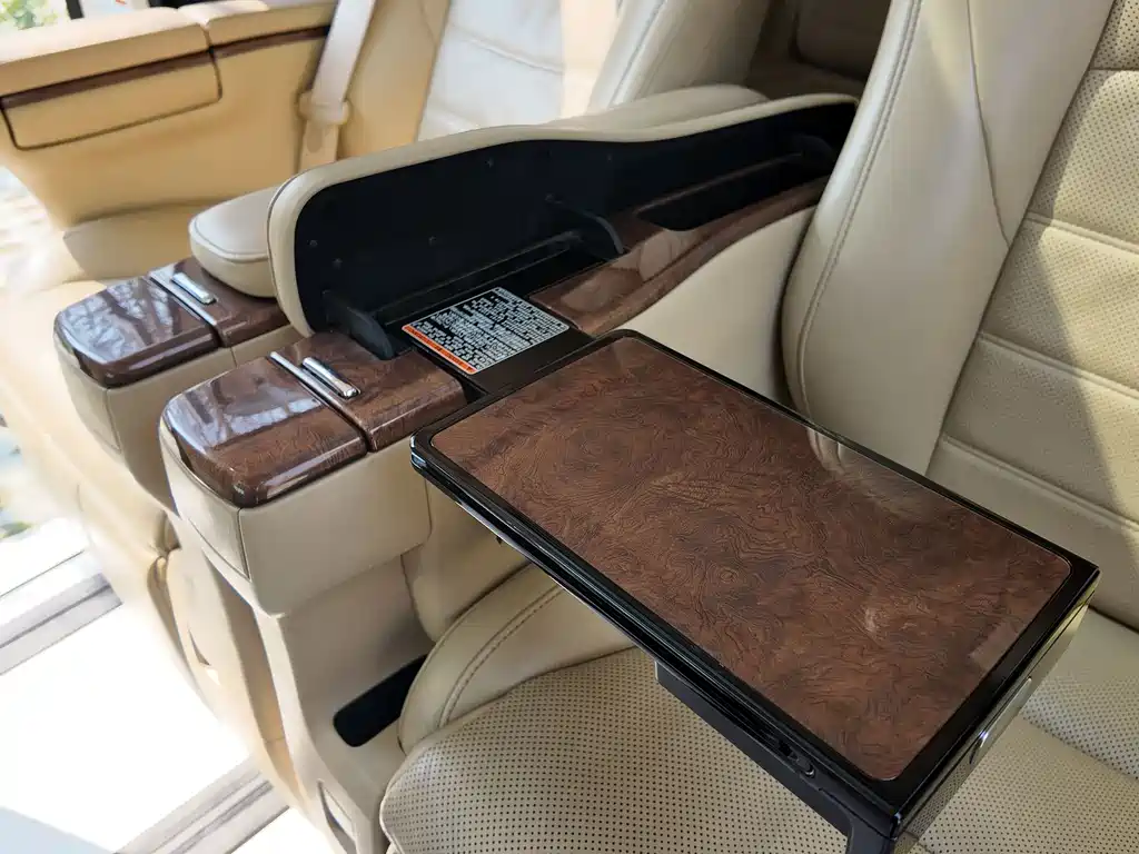 Toyota Alphard 2017 — фото 11