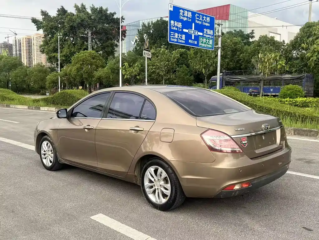 Geely Emgrand 2014 — фото 4