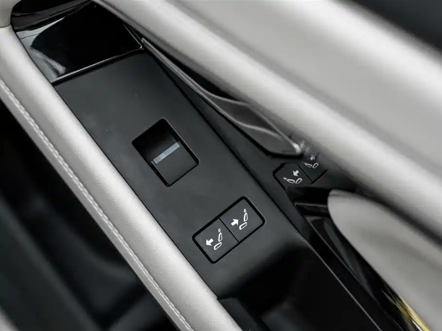 Land Rover Evoque 2022 — фото 23