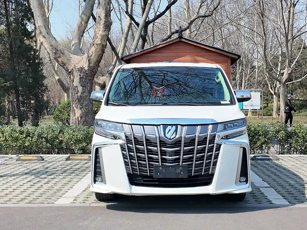 Toyota Alphard 2017 — фото 3
