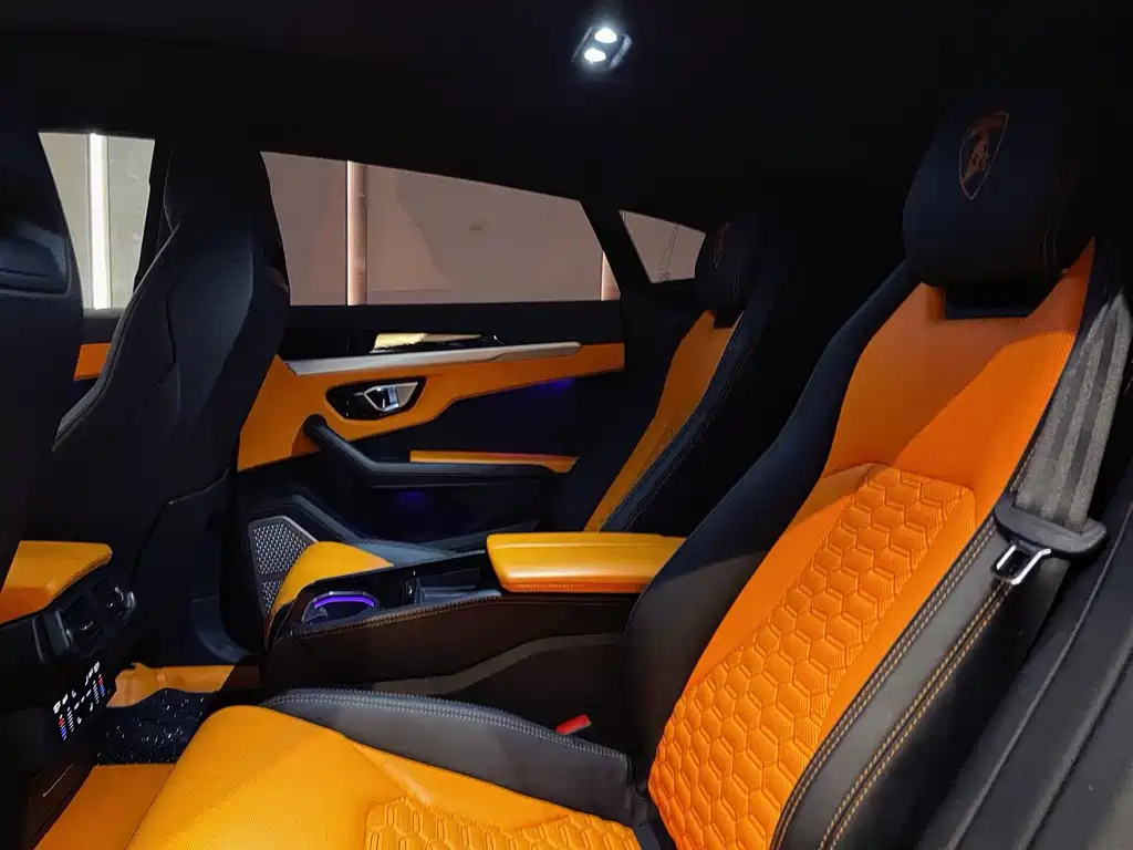 Lamborghini Urus 2019 — фото 13