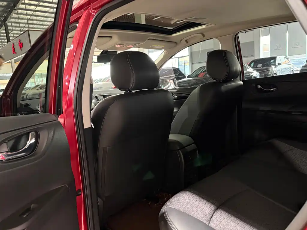Nissan Tiida 2019 — фото 10
