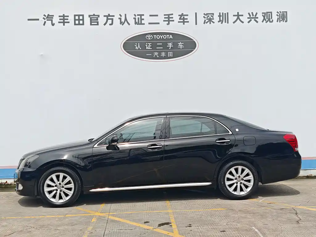 Toyota Crown 2011