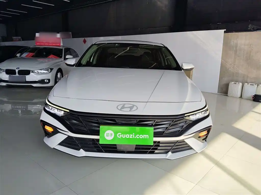 Hyundai Elantra 2023 — фото 3