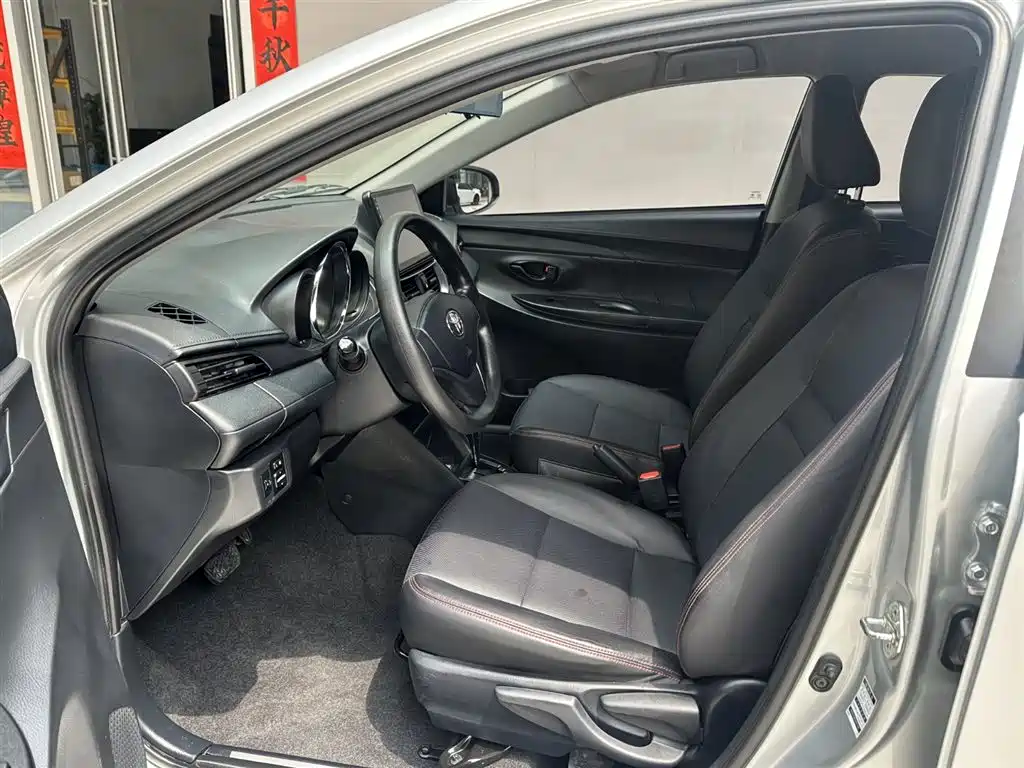 Toyota Yaris L 2021 — фото 9