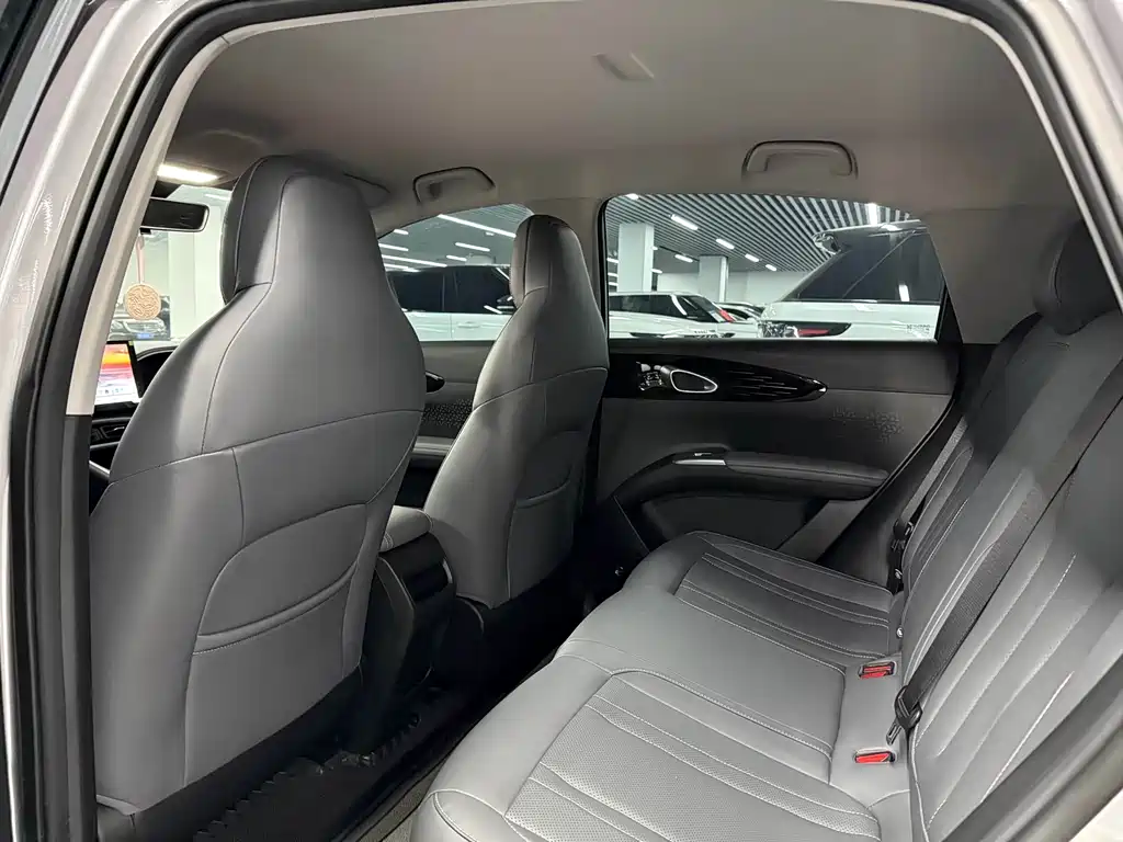 Geely Galaxy Starwish 2025 — фото 12