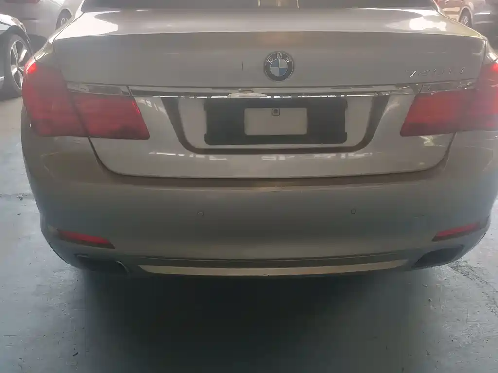 BMW 7 Series 2012 — фото 14