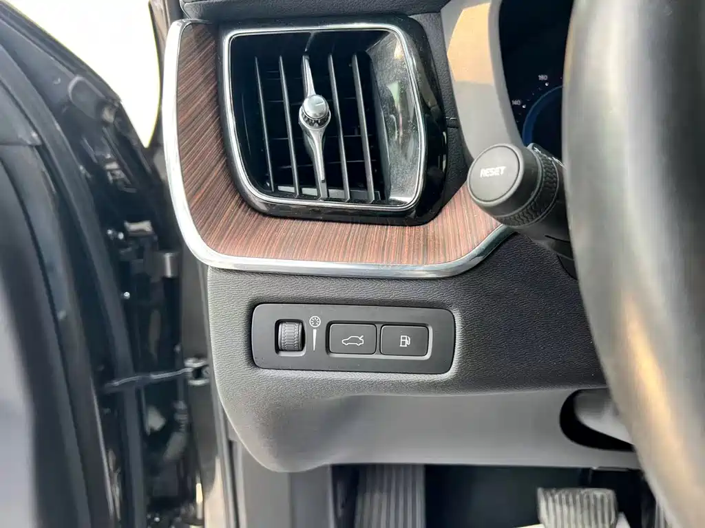 Volvo XC60 PHEV 2022 — фото 21
