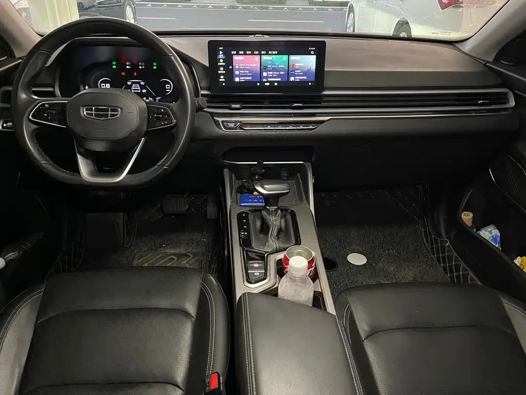Geely Emgrand 2022