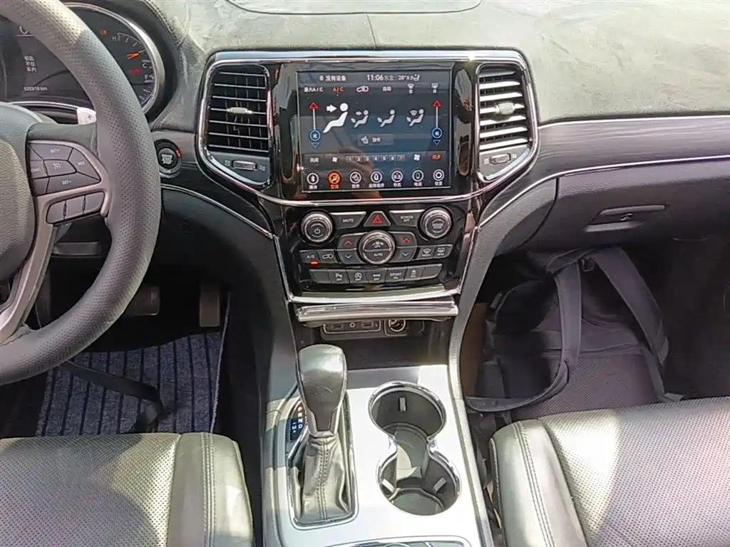 Jeep Grand Cherokee 2022 — фото 13