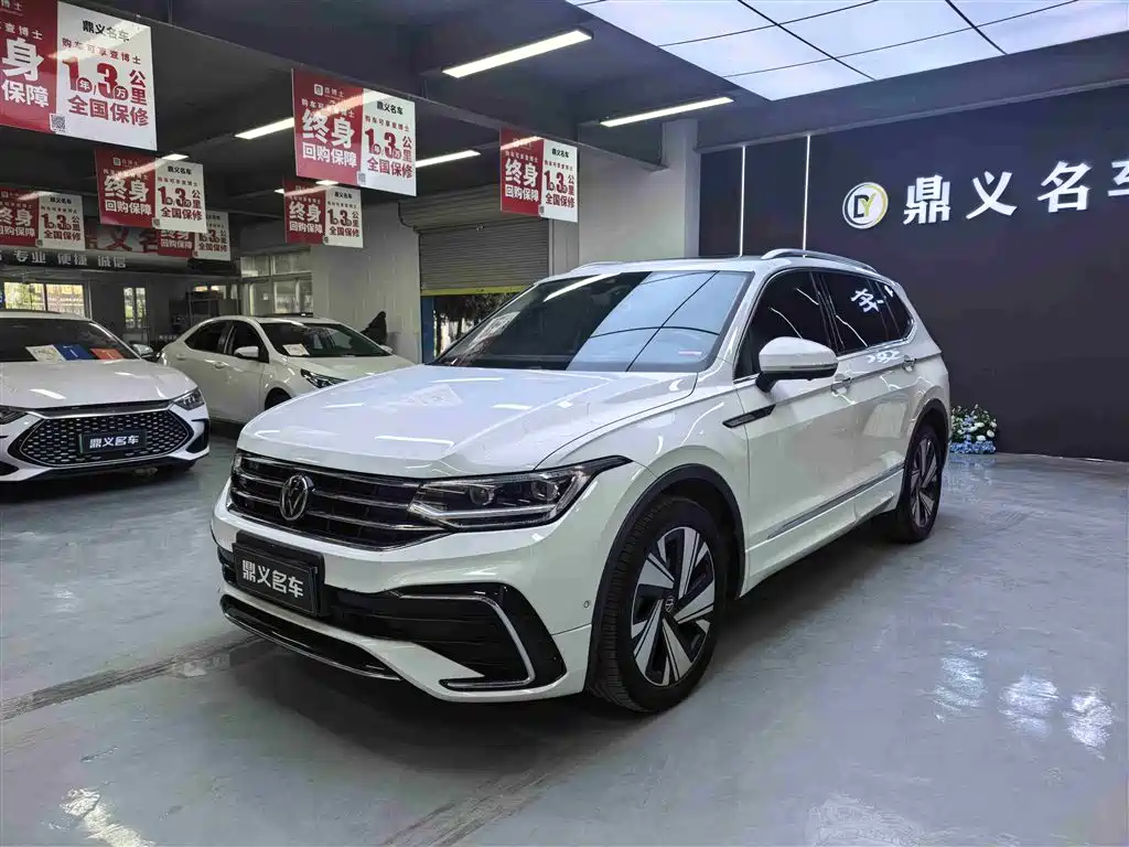 Volkswagen Tiguan L 2023 — фото 1