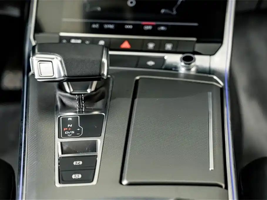 Audi A7L 2024 — фото 15