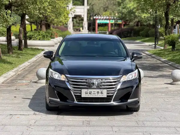 Toyota Crown 2015