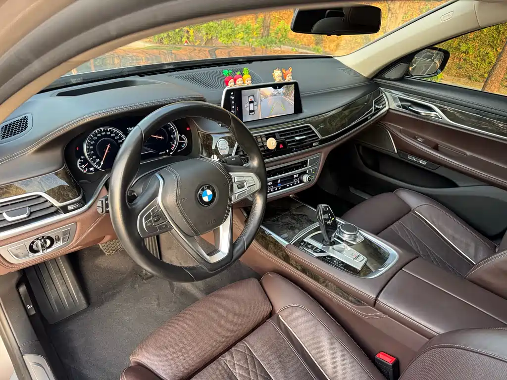 BMW 7 Series 2018 — фото 11