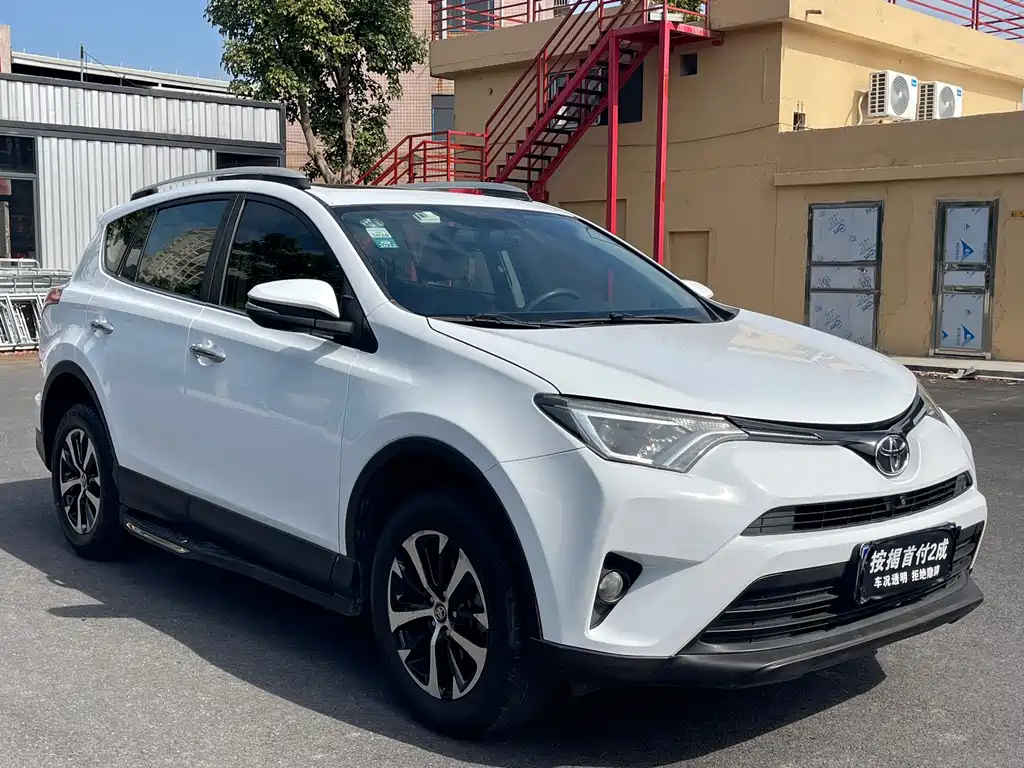 Toyota RAV4 2018 — фото 3