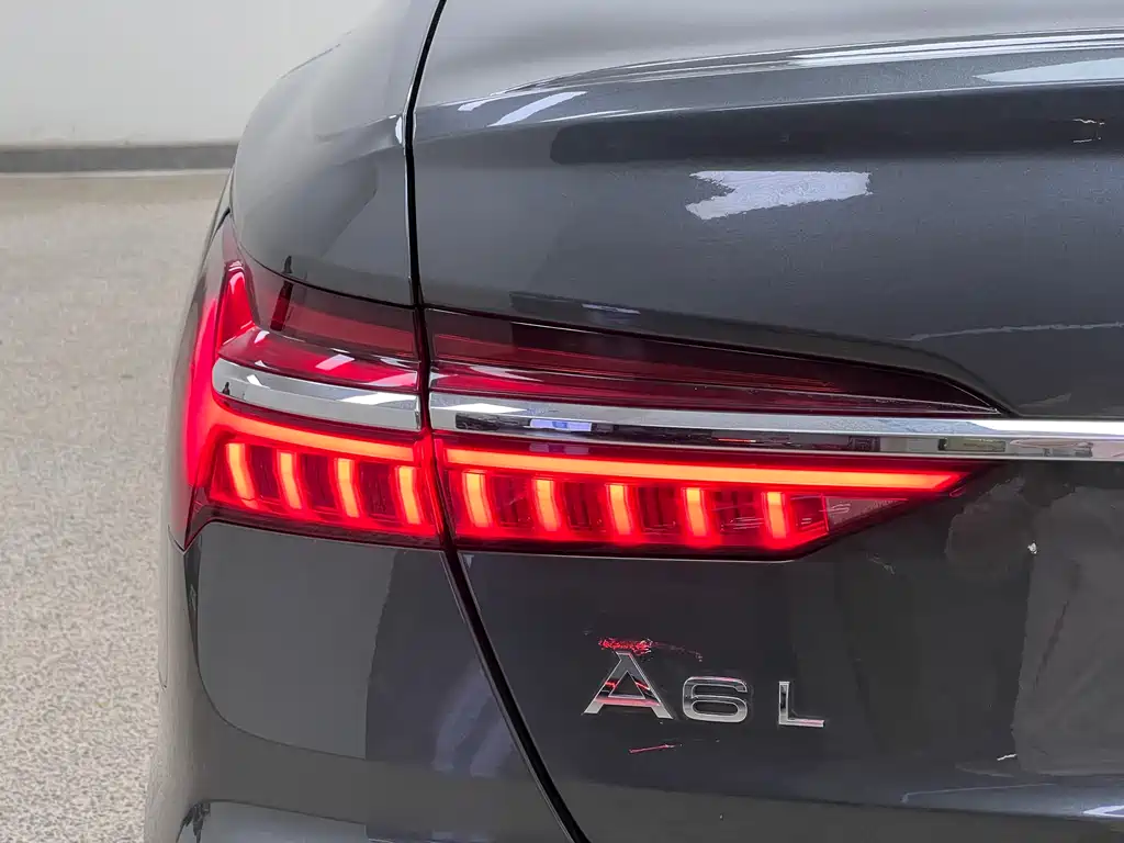 Audi A6L New Energy 2021 — фото 8