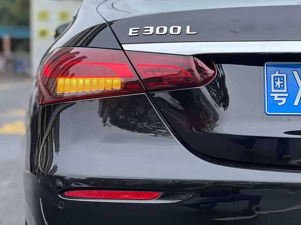 Mercedes-Benz E-Class 2022 — фото 20