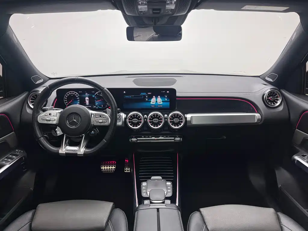 Mercedes-Benz GLB AMG 2022 — фото 13