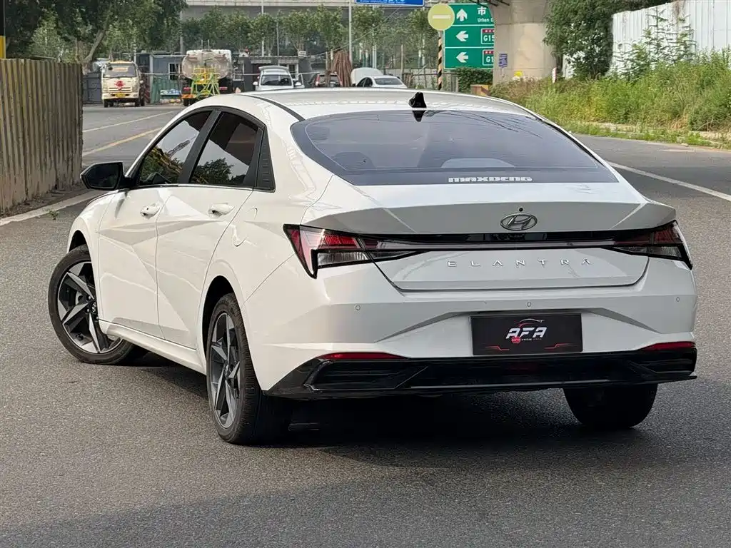 Hyundai Elantra 2022 — фото 10