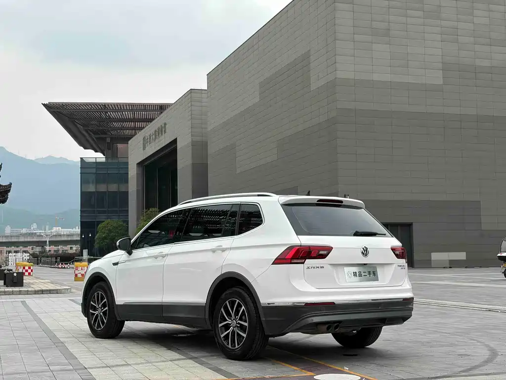 Volkswagen Tiguan L 2017 — фото 7