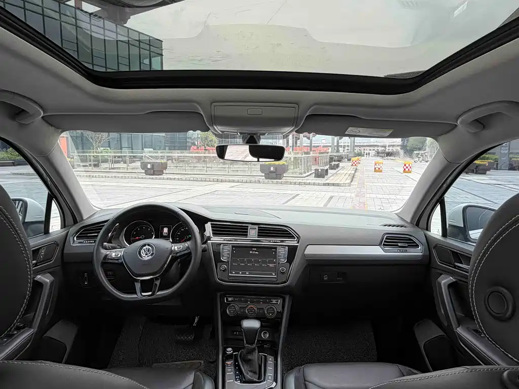 Volkswagen Tiguan L 2017 — фото 6