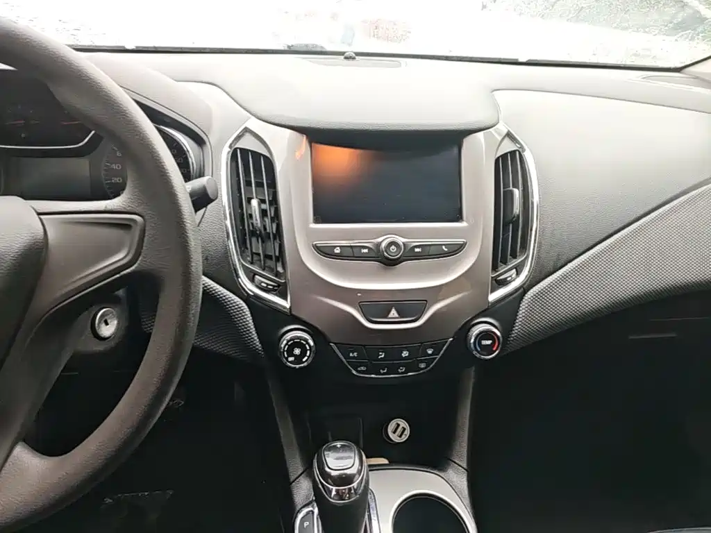 Chevrolet Cruze 2018 — фото 13